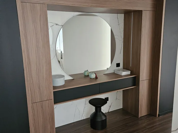 Coiffeuse en bois avec rangements et miroir rond